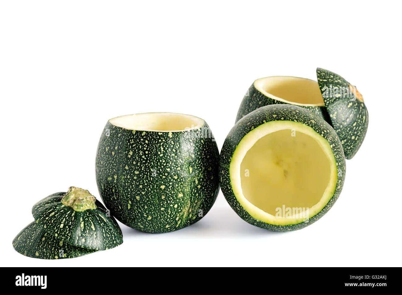 Drei acht-Ball squash mit geschnittenen Tops und isoliert auf weißem Fruchtfleisch ausgehöhlt. Stockfoto