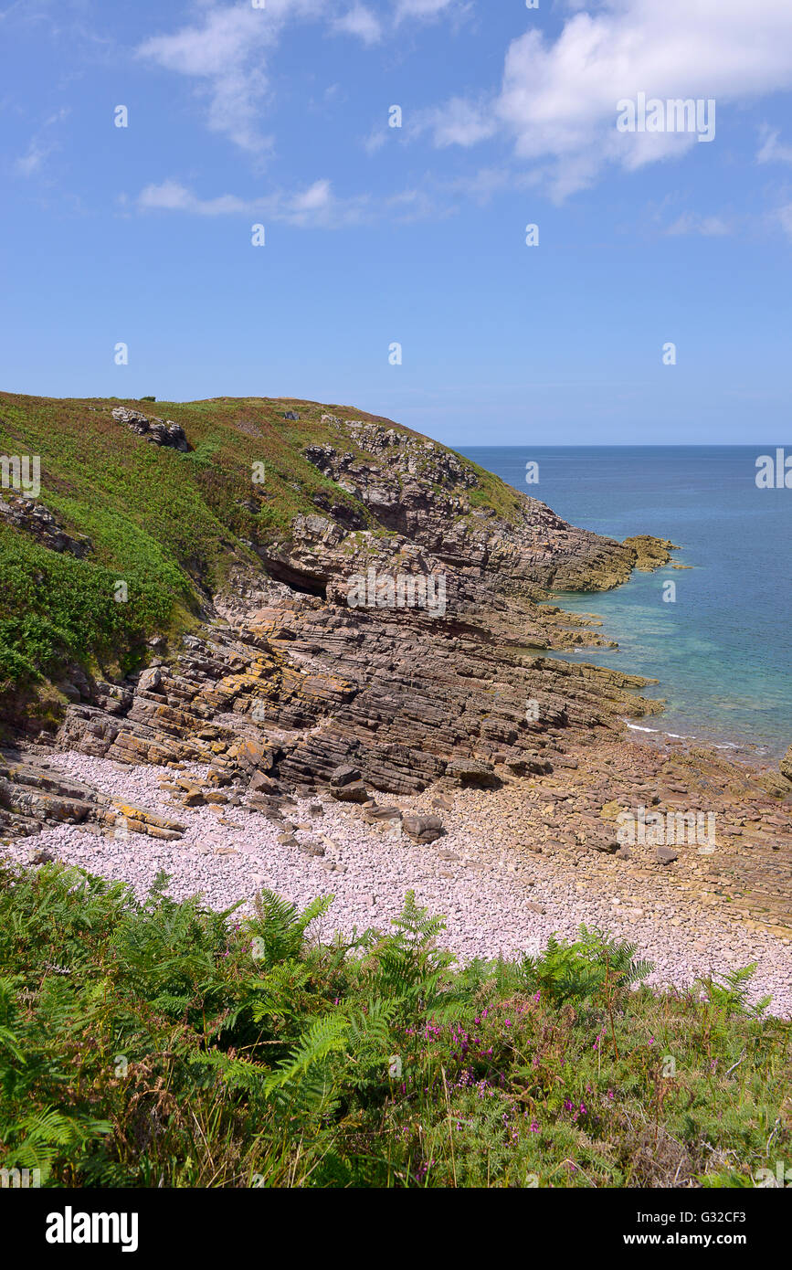 Felsige Küste von Fréhel, einer Gemeinde im Département Côtes-d ' Armor Bretagne im Nordwesten Frankreichs Stockfoto