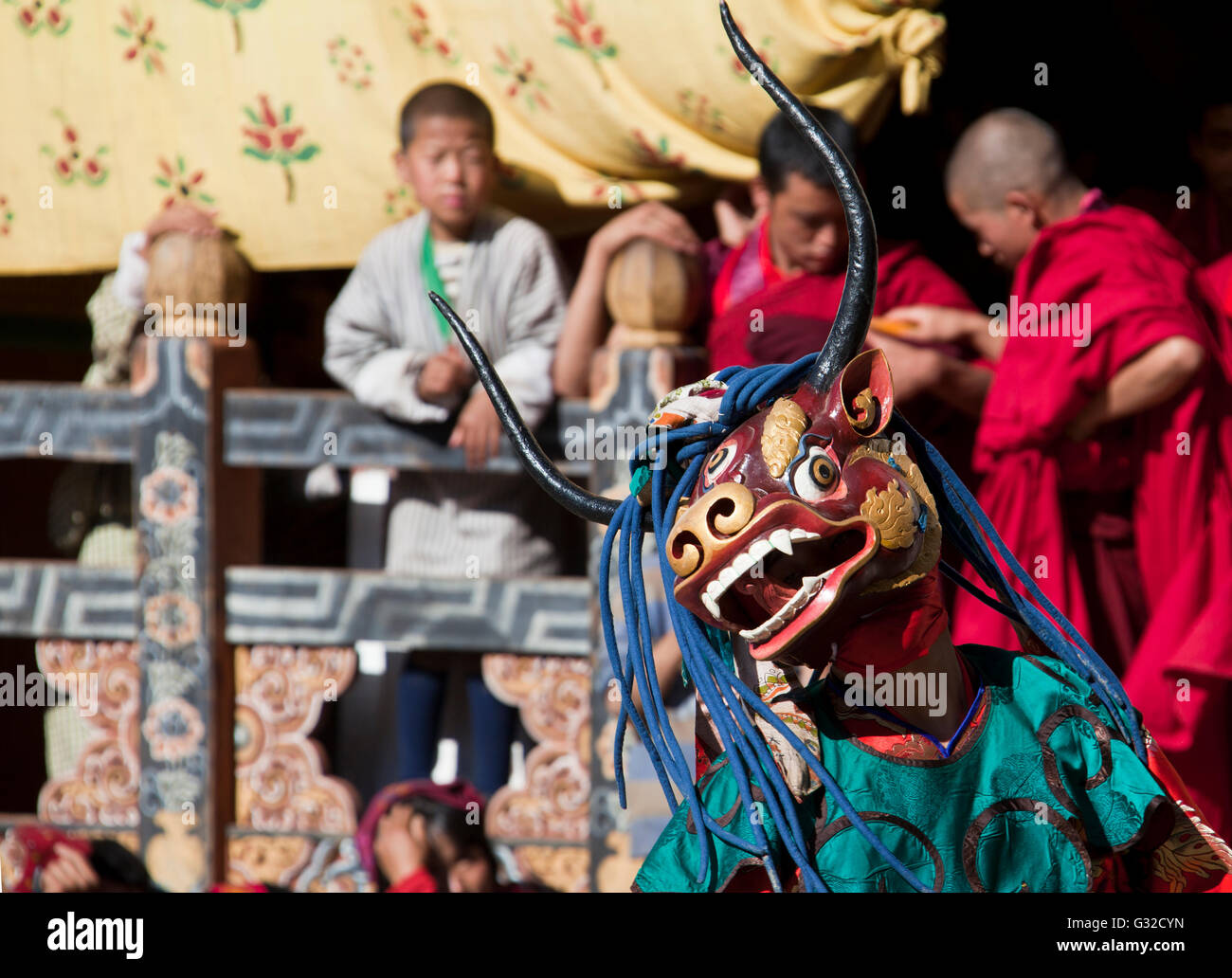 Maskierte Tänzer bei Tsechu Festivals, Trongsa, Bhutan, Asien Stockfoto
