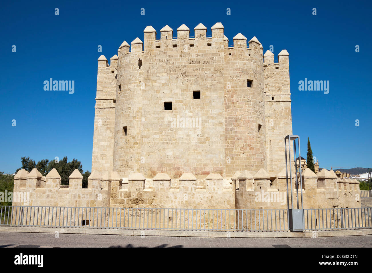 Museo Vivo de Al-Andalus Museum in Calahorra Turm oder Turm Torre De La Calahorra, Cordoba, Andalusien, Spanien, Europa Stockfoto