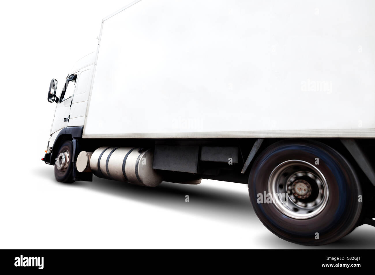 LKW isoliert auf weißem Hintergrund. Transport von Ware Stockfoto