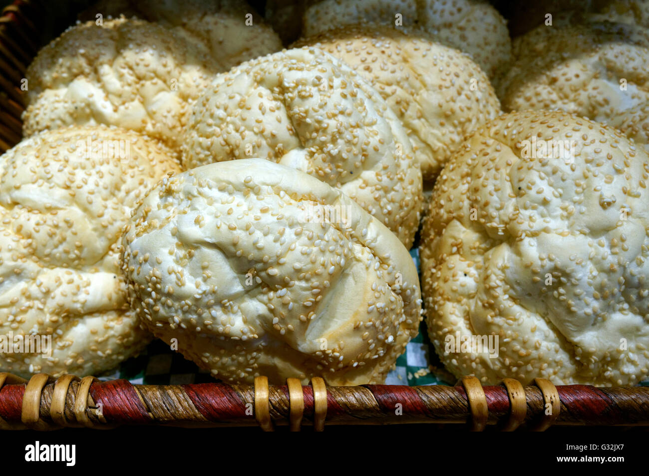 Weißes Mehl Brötchen ausgefallene mit Sesam Stockfoto