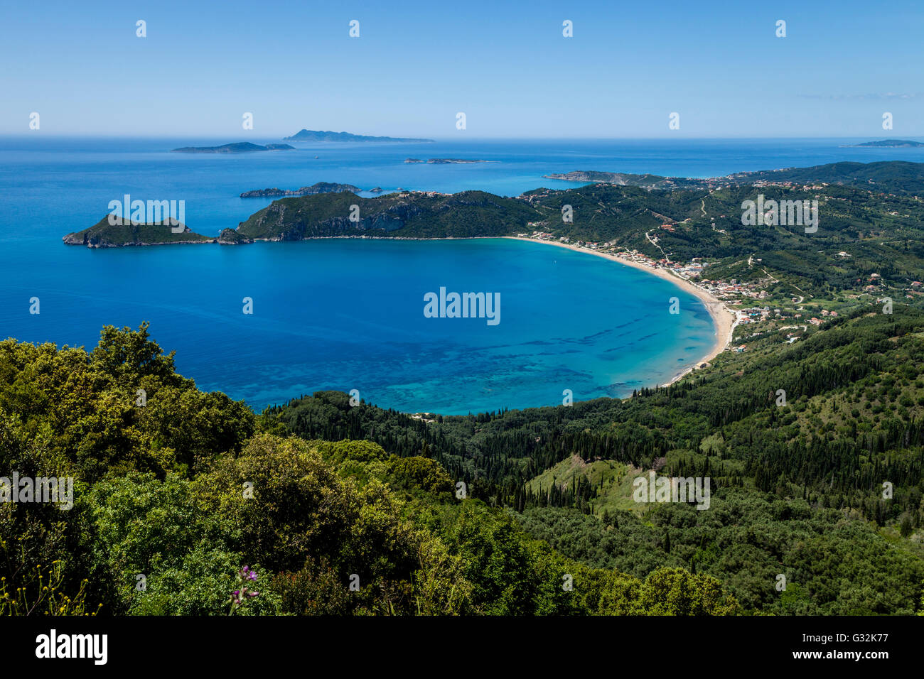 Einen erhöhten Blick auf den Ferienort Agios Georgios, Korfu, Griechenland Stockfoto