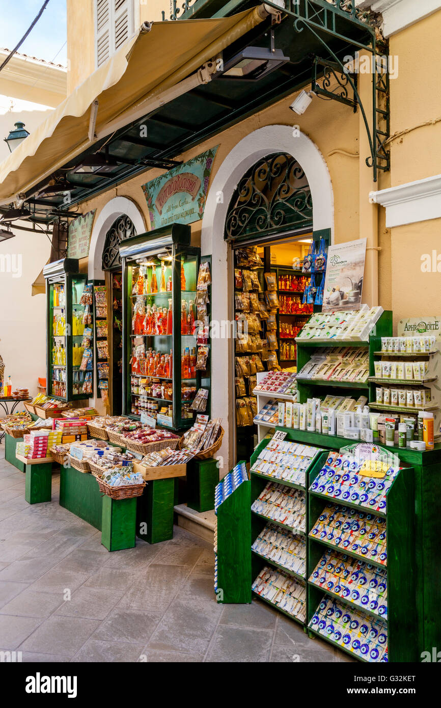 Attraktive Shop außen, Altstadt von Korfu, Korfu, Griechenland Stockfoto