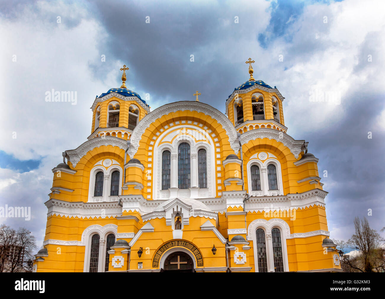 Gelb St. Volodymyr Kathedrale Kiew Ukraine.  St. Volodymyr wurde zwischen 1882 und 1896 erbaut. Stockfoto