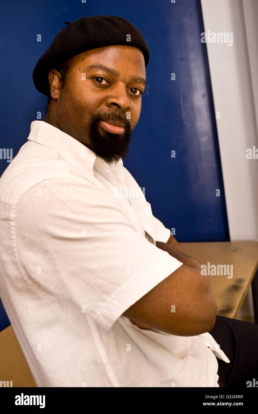 Ben Okri renommierten nigerianischer Schriftsteller Gewinner des Booker Prize lebt in West London abgebildet auf 5 x 15 literarisches Ereignis, das Tabernakel Stockfoto