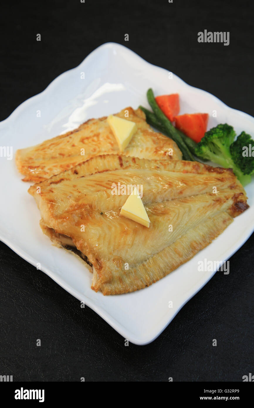 Plattfisch mit Butter und Sojasauce gebraten Stockfoto