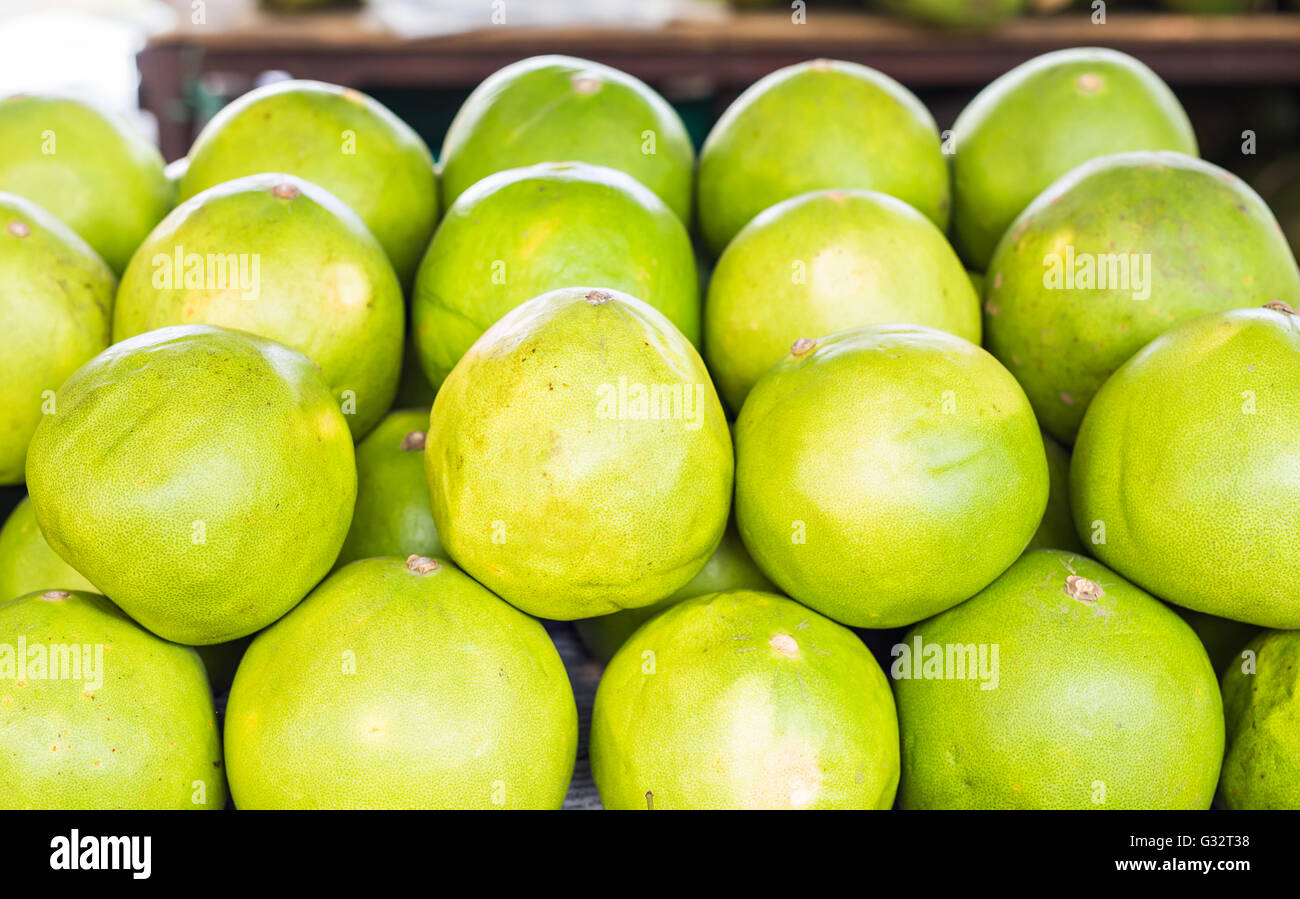 Kokosnüsse am Markt Stockfoto