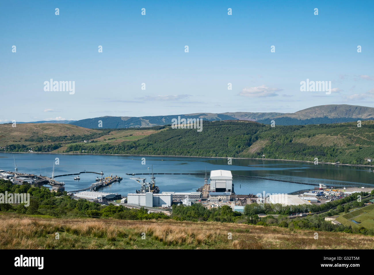 Ansicht der Royal Navy Base, Clyde, in Faslane am Gare Loch in Argyll und Bute Schottland Vereinigtes Königreich Stockfoto