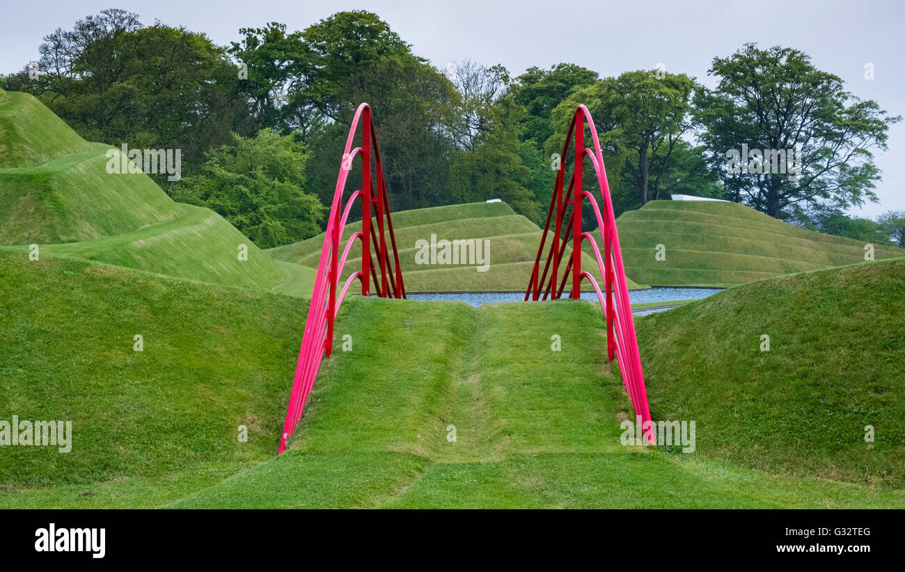 Skulptur im freien Leben Mounds durch Charles Jencks bei Jupiter Artland außerhalb Edinburgh, Schottland, Vereinigtes Königreich Stockfoto