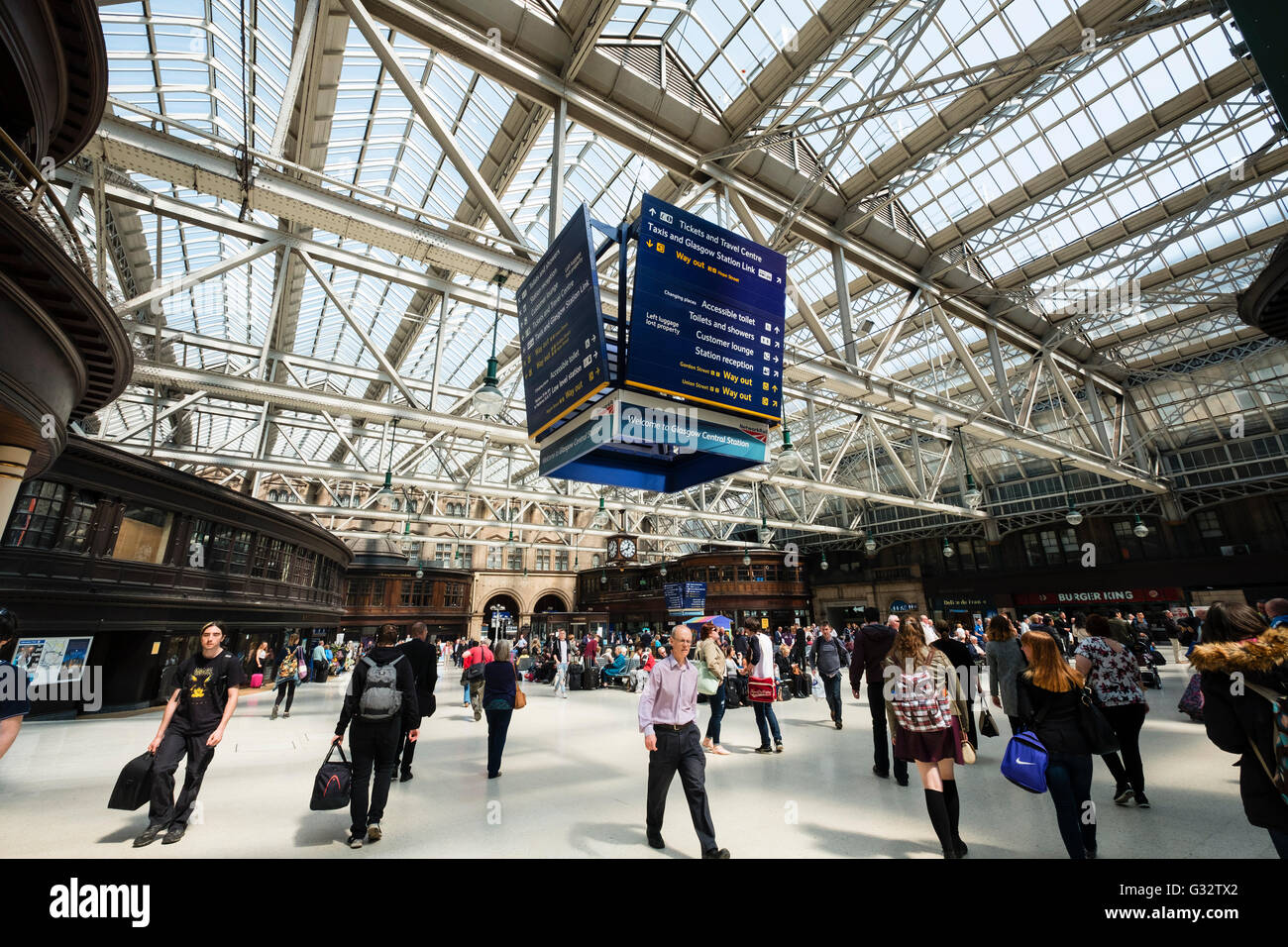 belebten öffentlichen Halle an Glasgow Central Station in Glasgow, Vereinigtes Königreich Stockfoto