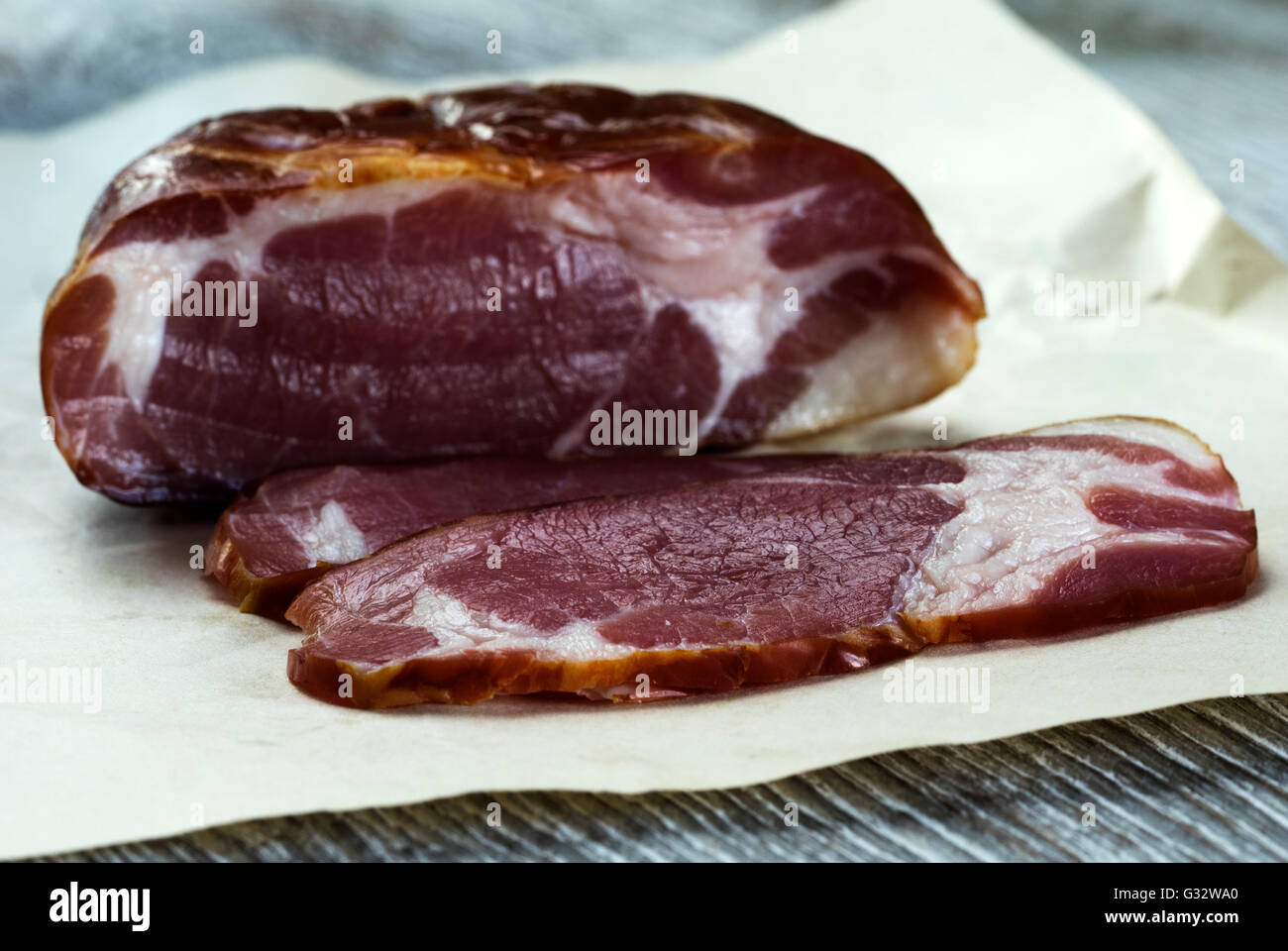 Scheiben vom italienischen Prosciutto Crudo roher Schinken Stockfoto