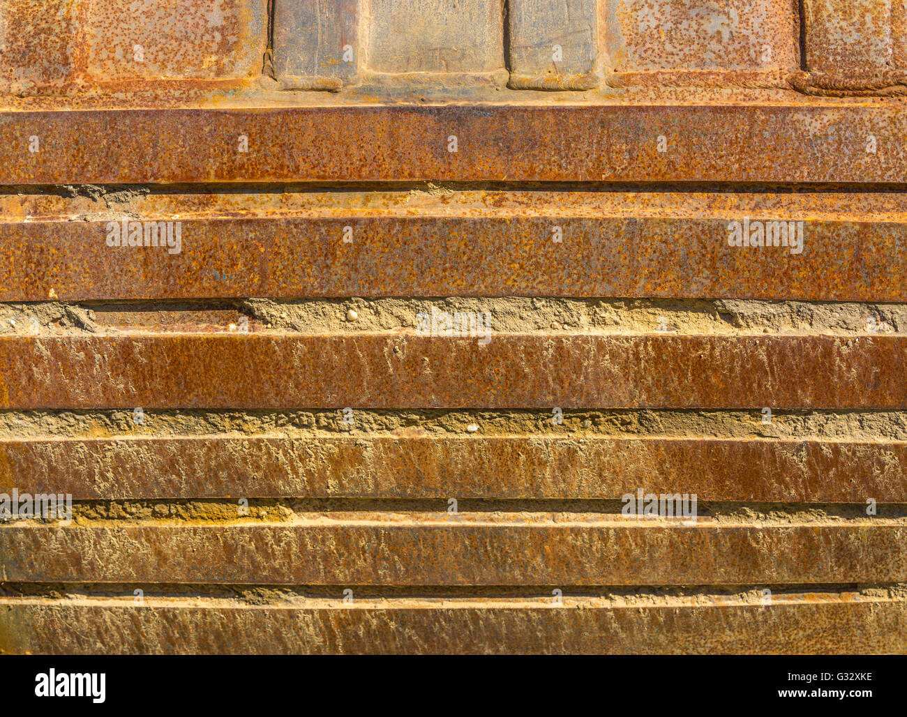 ein Detailbild von der Rückseite eines Eimers, die Zugehörigkeit zu einem Baggerlader Stockfoto