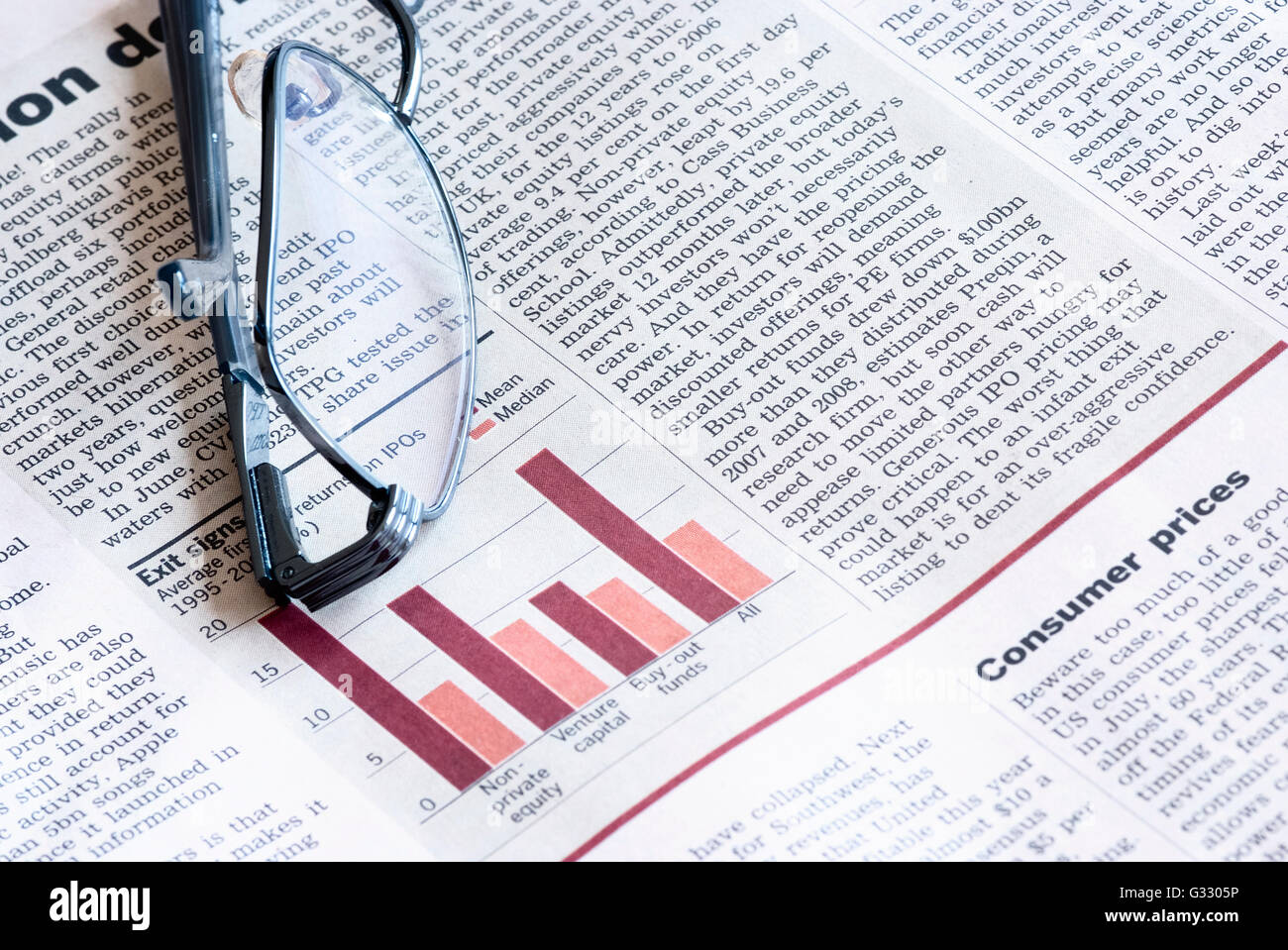 Finanzindex Diagramm zeigt Verluste. Analyse des Aktienmarktes. Stockfoto