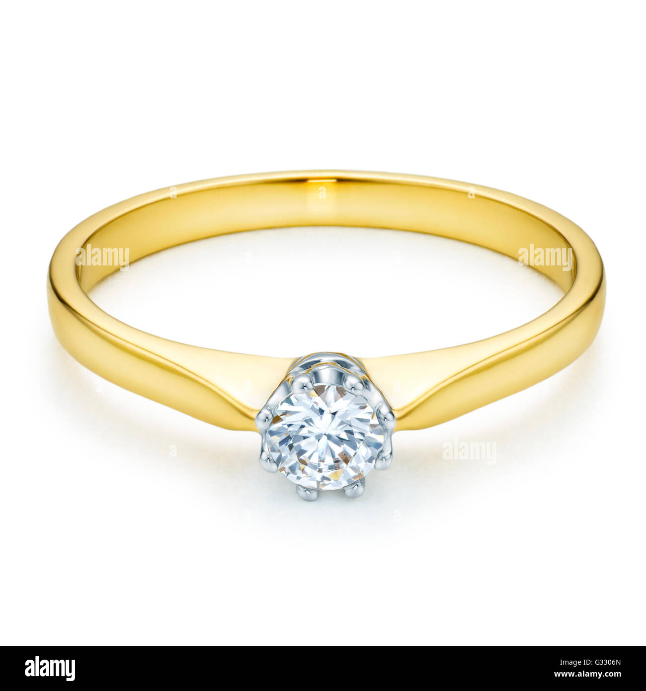 Gelb - Weißgold Ring mit Diamant auf weißem Hintergrund. Stockfoto