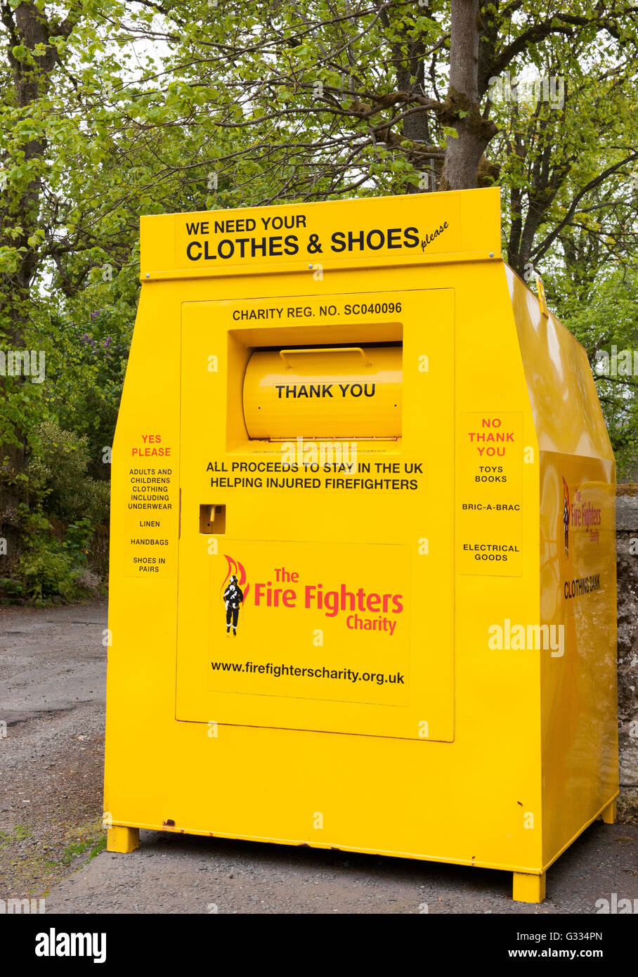 Charity-Sammelbehälter für Kleidung und Schuhe für die Feuerwehr-Charity. Stockfoto