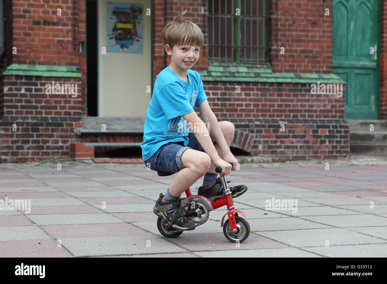 Zossen, Deutschland, junge Mini Fahrrad Stockfotografie - Alamy