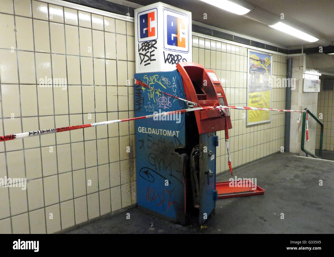 Berlin, Deutschland, gelegen verbreitet ATM in der Vorhalle der u-Bahnstation Kaiserdamm Stockfoto