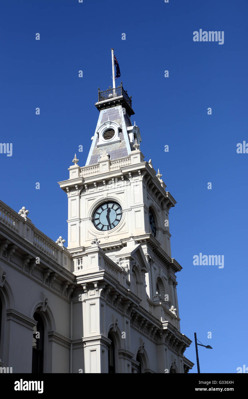 Drum-Theater (oder auch bekannt als Dandenong Rathaus in Dandenong Victoria Australien) mit klaren blauen Himmel Stockfoto