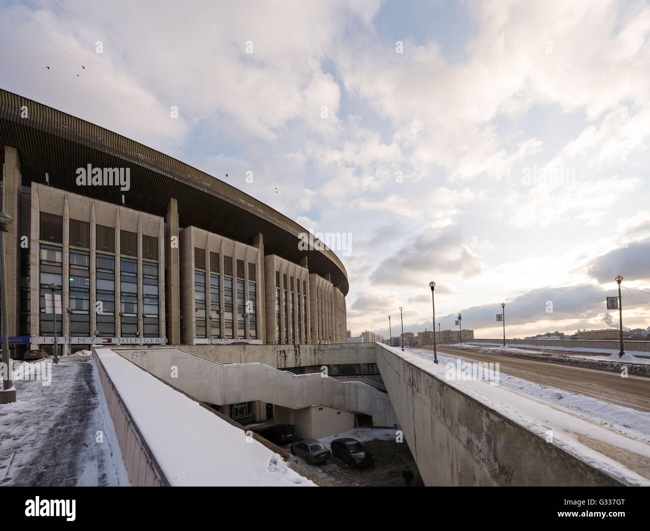 Gebäude des Olympiastadions (Olimpijskij oder Olimpiskij-) Reithalle in Moskau, Russland. Stockfoto