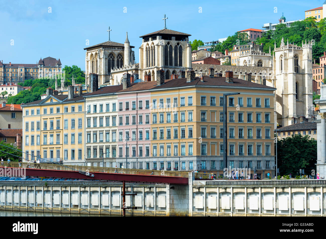Saone Banken und Lyon Kathedrale (St. Johannes der Täufer Primatial), Lyon, Rhone, Frankreich Stockfoto