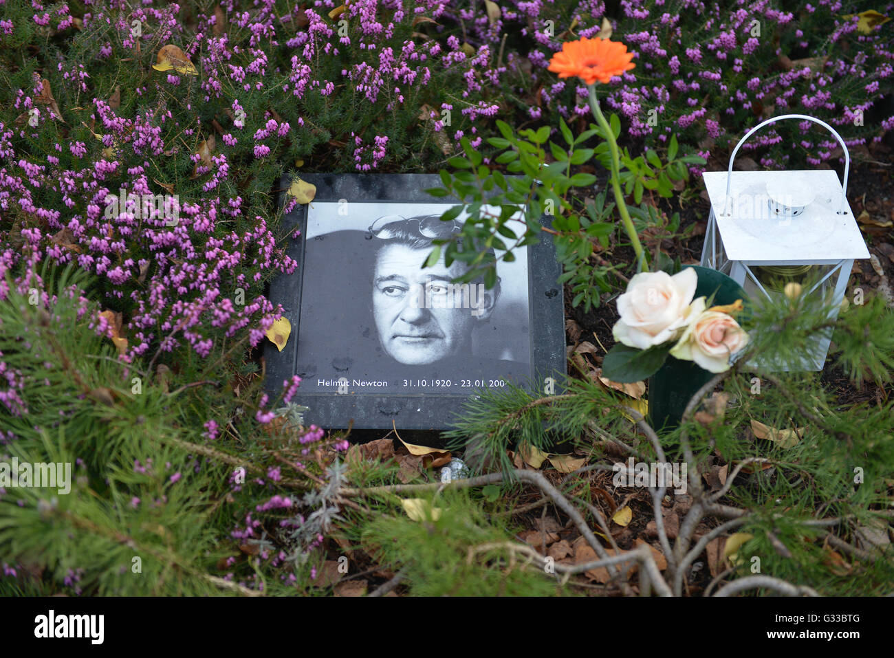 Schnappen Sie sich Helmut Newton, Kuenstlerfriedhof, Stubenrauchstrasse, Friedenau, Berlin, Deutschland / Künstlerfriedhof Stockfoto