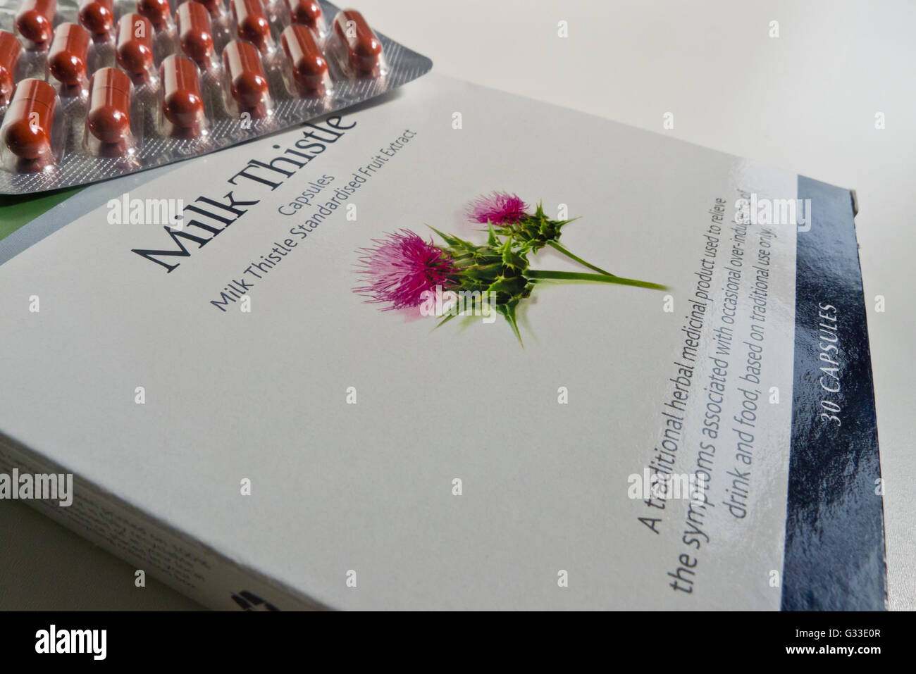 Milk Thistle Kapseln, pflanzliche Ergänzung. Stockfoto