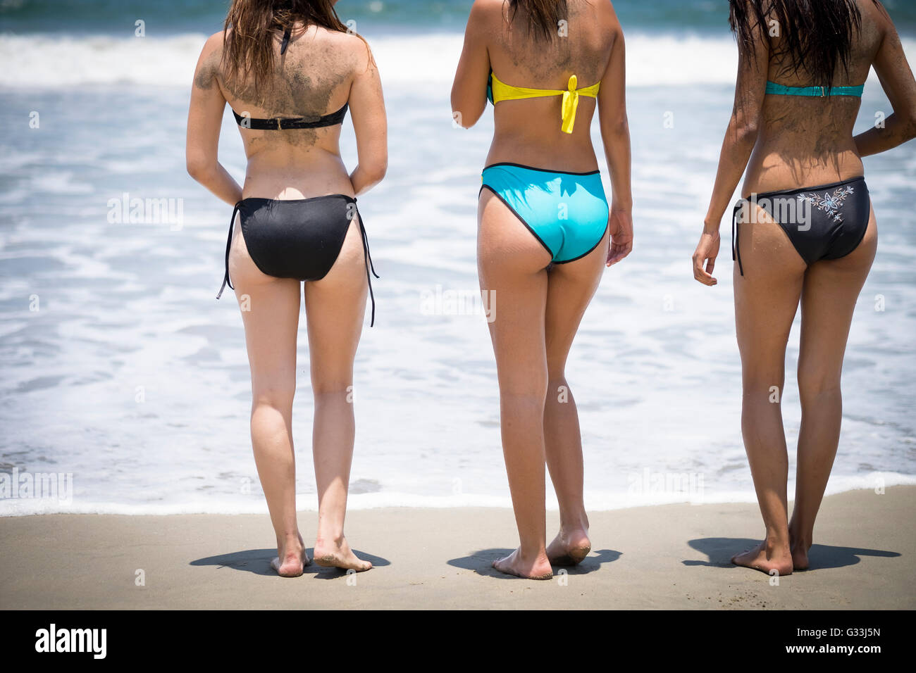 Mädchen gehen in den Urlaub - 3 weibliche Teenager am Strand, Nayarit, Mexiko Stockfoto