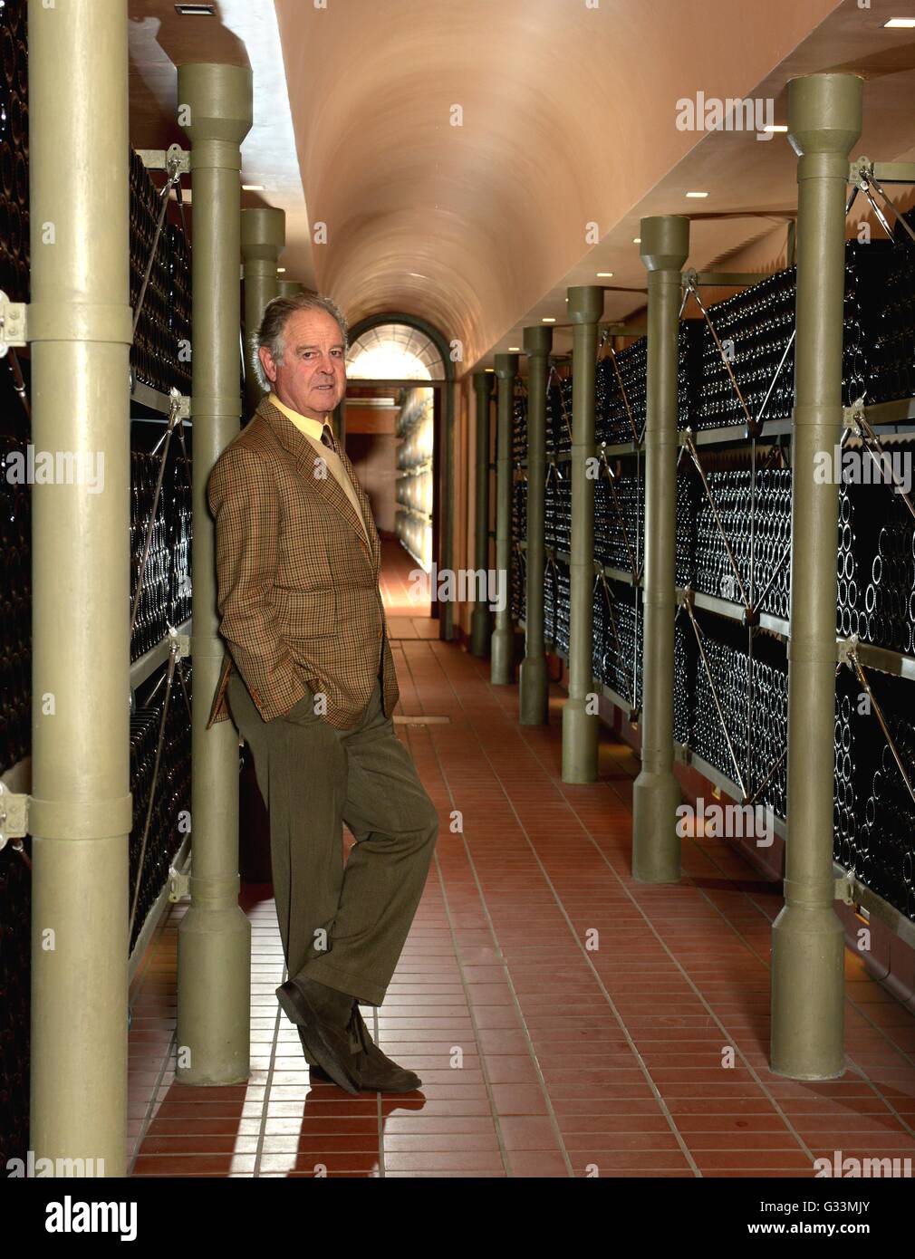 Marchese Piero Antinori, Winzer, fotografiert im Keller des Tenuta Guado al Tasso, Bolgheri, Livorno, Toskana, Ital Stockfoto