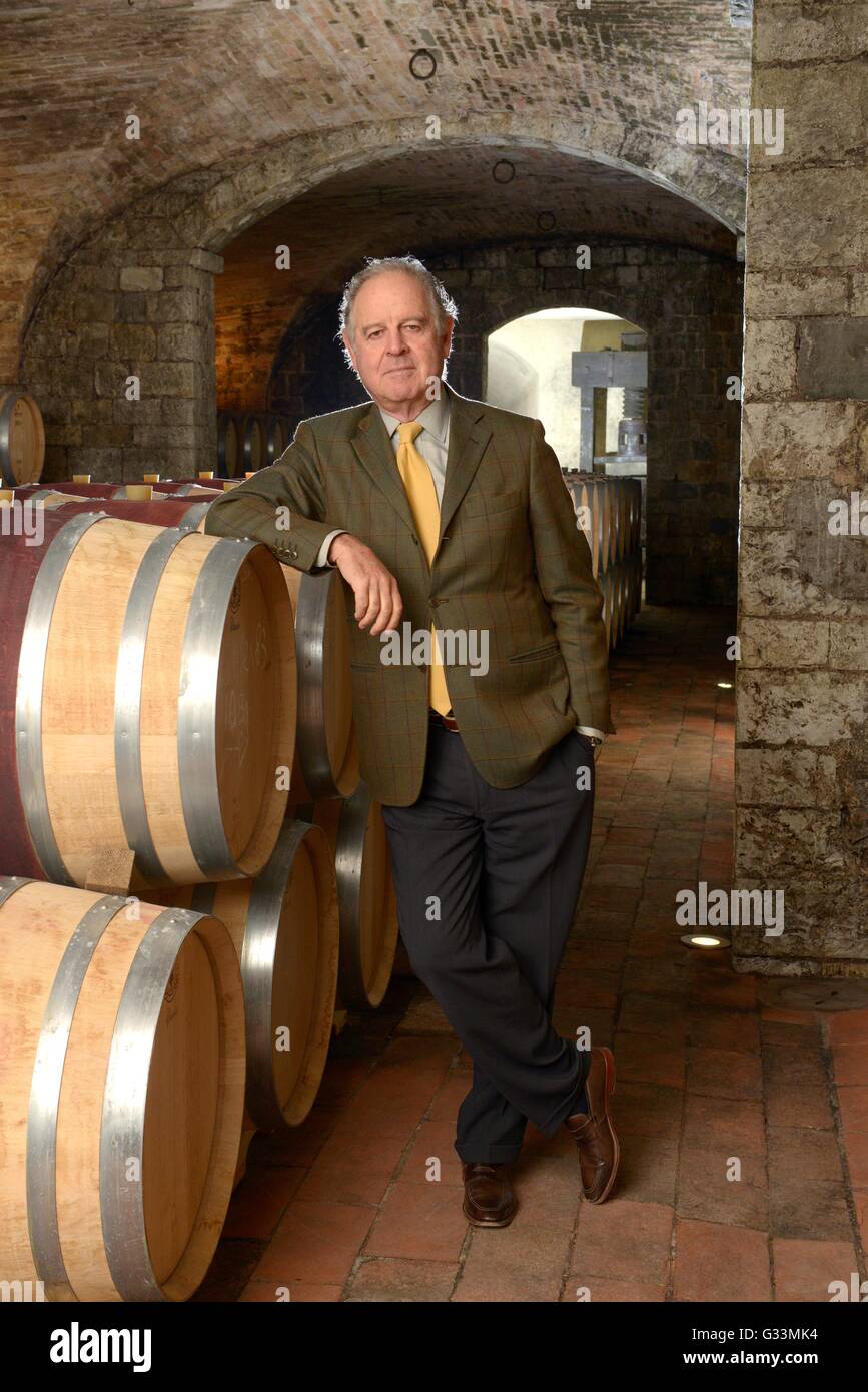 Marchese Piero Antinori, Winzer, fotografiert im Keller der Tenuta Tignanello in Val di Pesa, Florenz, Italien, Jan Stockfoto