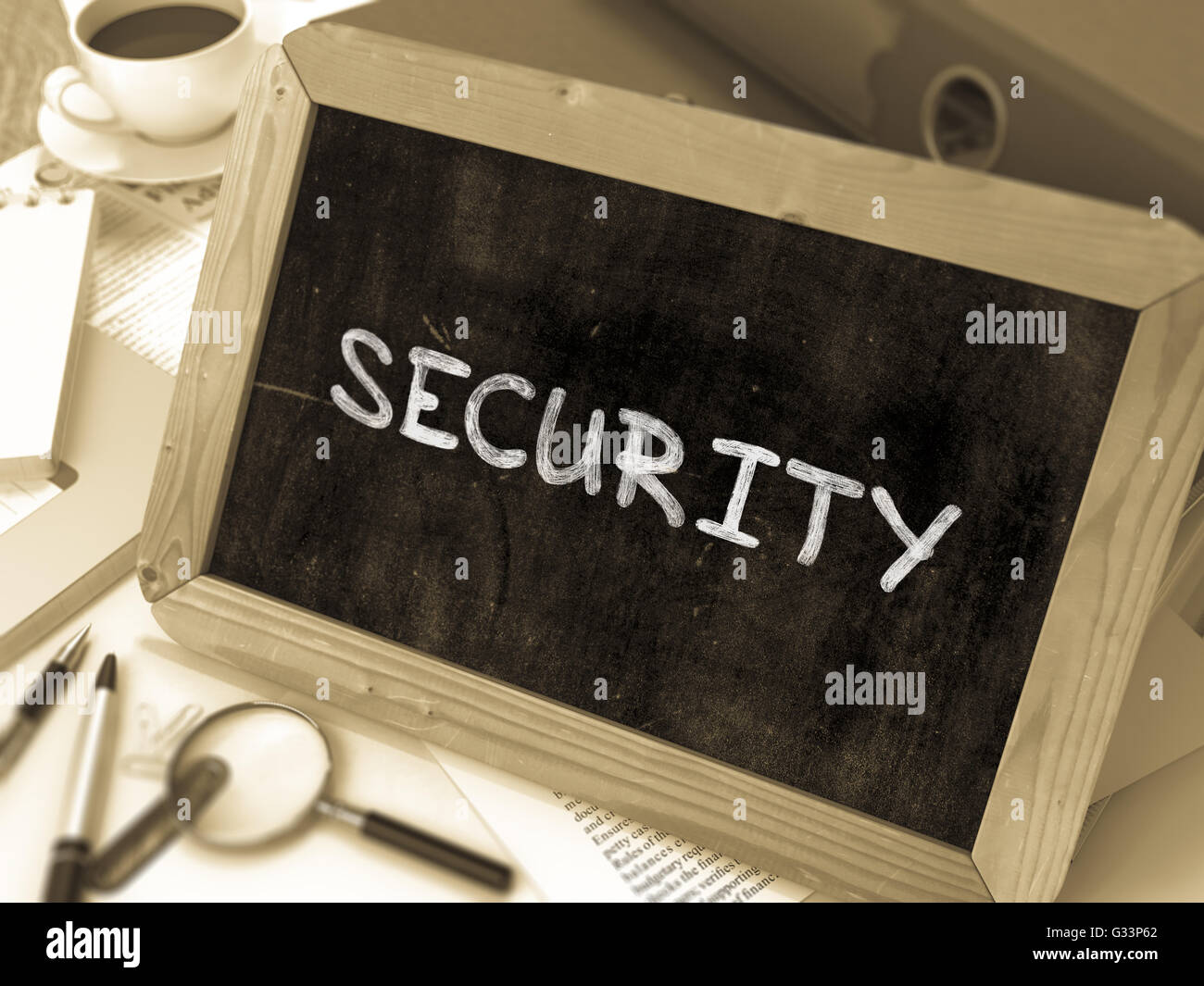 Security Konzept Hand auf Tafel gezeichnet. Stockfoto