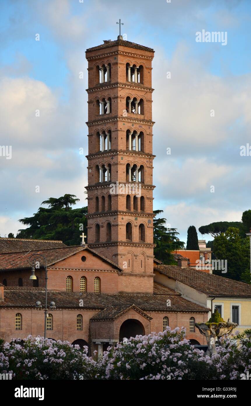 Basilika Santa Maria in Cosmedin, Turm Schola Graeca Stockfoto