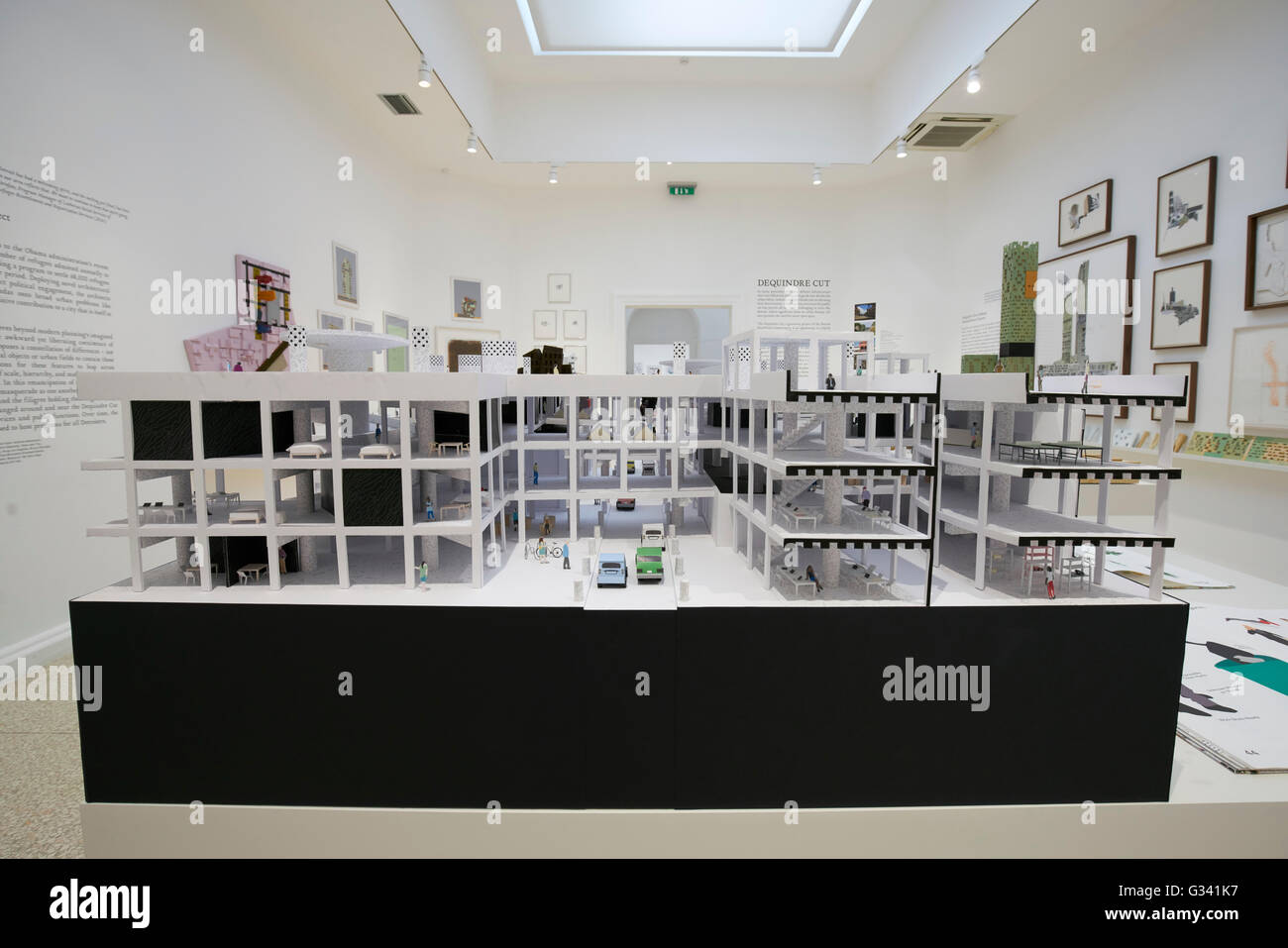 Installation auf der Architektur Biennale von Venedig (La Biennale di Venezia). Alejandro Aravena. Stockfoto