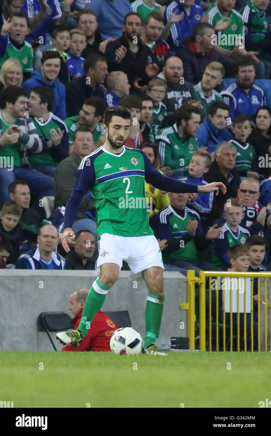 27. Mai 2016 - Vauxhall internationale Herausforderung (Freundschaftsspiel). Nordirland 3 Weißrussland 0. Northern Ireland Conor McLaughlin (2) in Aktion. Stockfoto