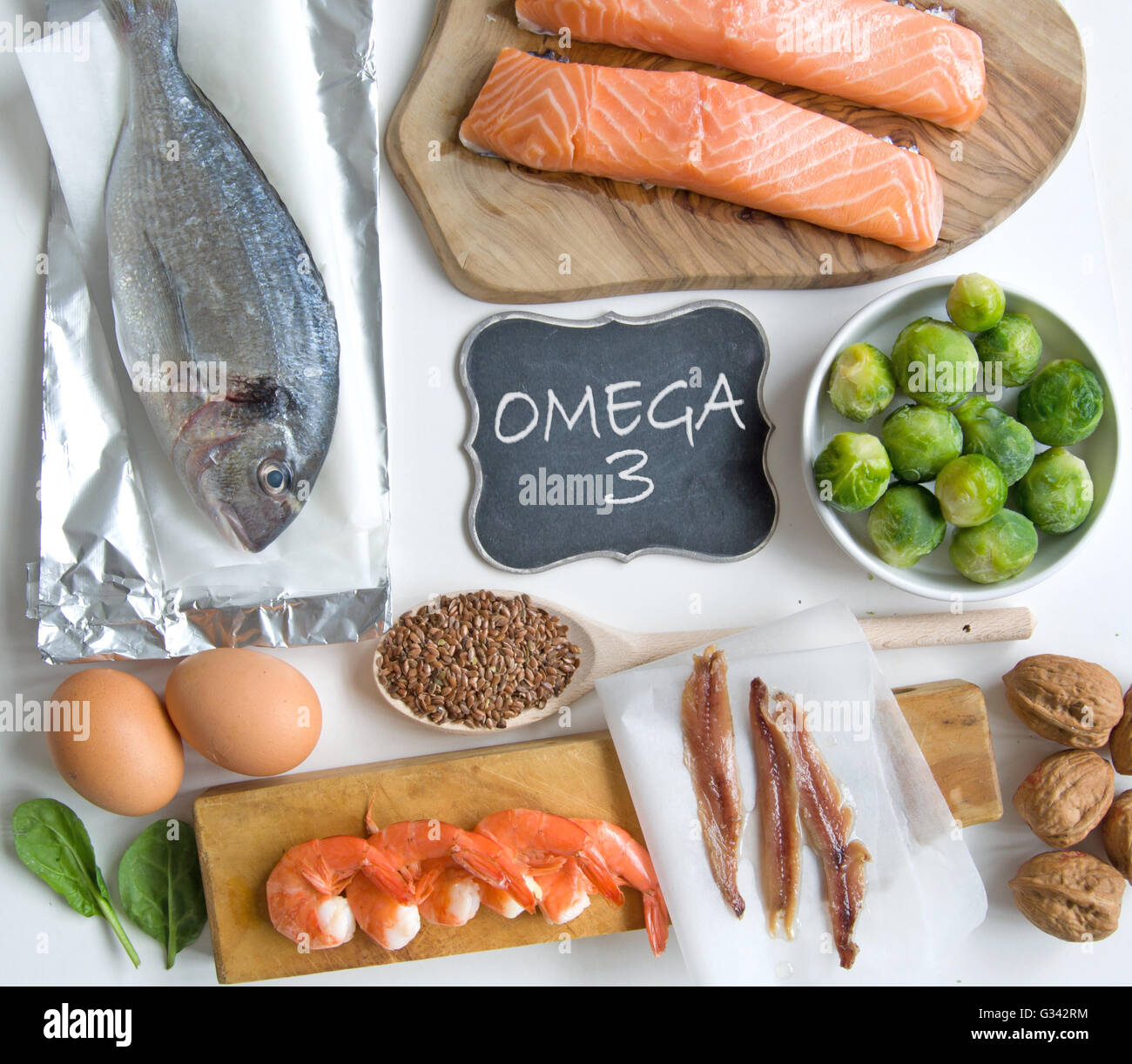 Sammlung von Lebensmittel mit hohem Omega-3-Fettsäuren einschließlich Meeresfrüchten, Gemüse und Samen Stockfoto