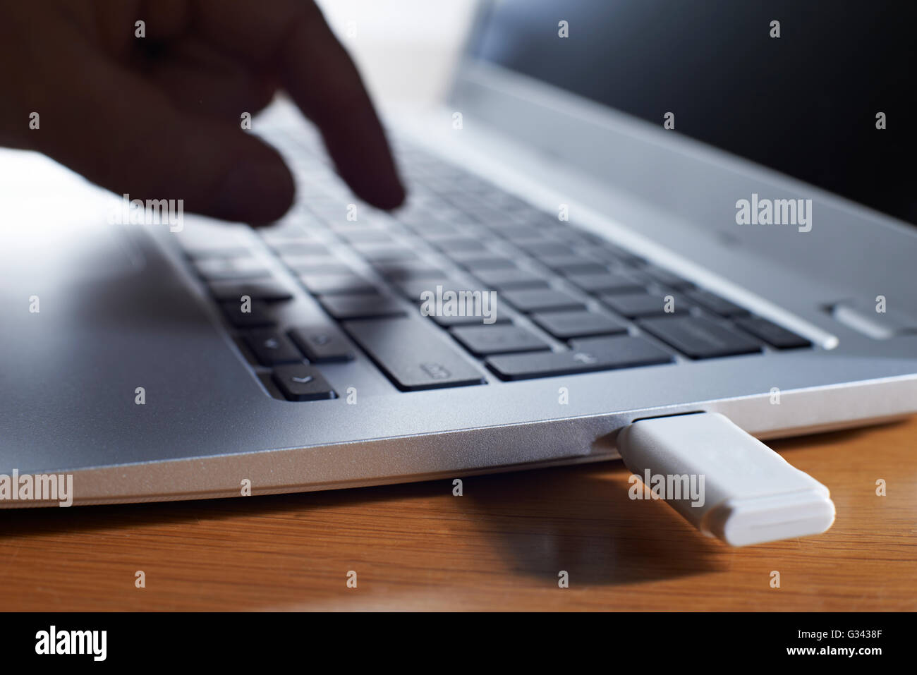 Sicherung von Computerdaten auf Memory-Stick Stockfoto