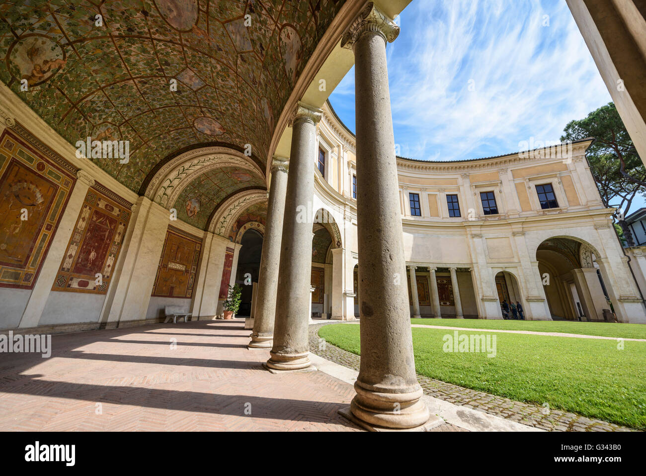 Rom. Italien. Villa Giulia (1551-1553), die mit Fresken halbrunden Loggia. Heute beherbergt die Villa Etruskischen Nationalmuseum. Stockfoto