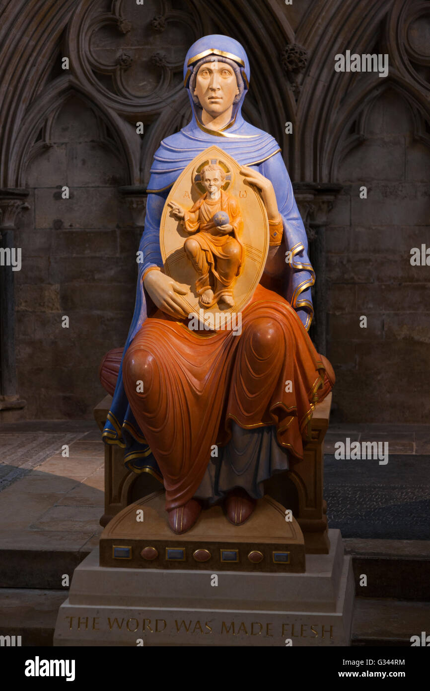 "Jungfrau Maria": Skulptur der Jungfrau Maria von liturgischen Künstler Aidan Hart an der Lincoln Kathedrale. Stockfoto