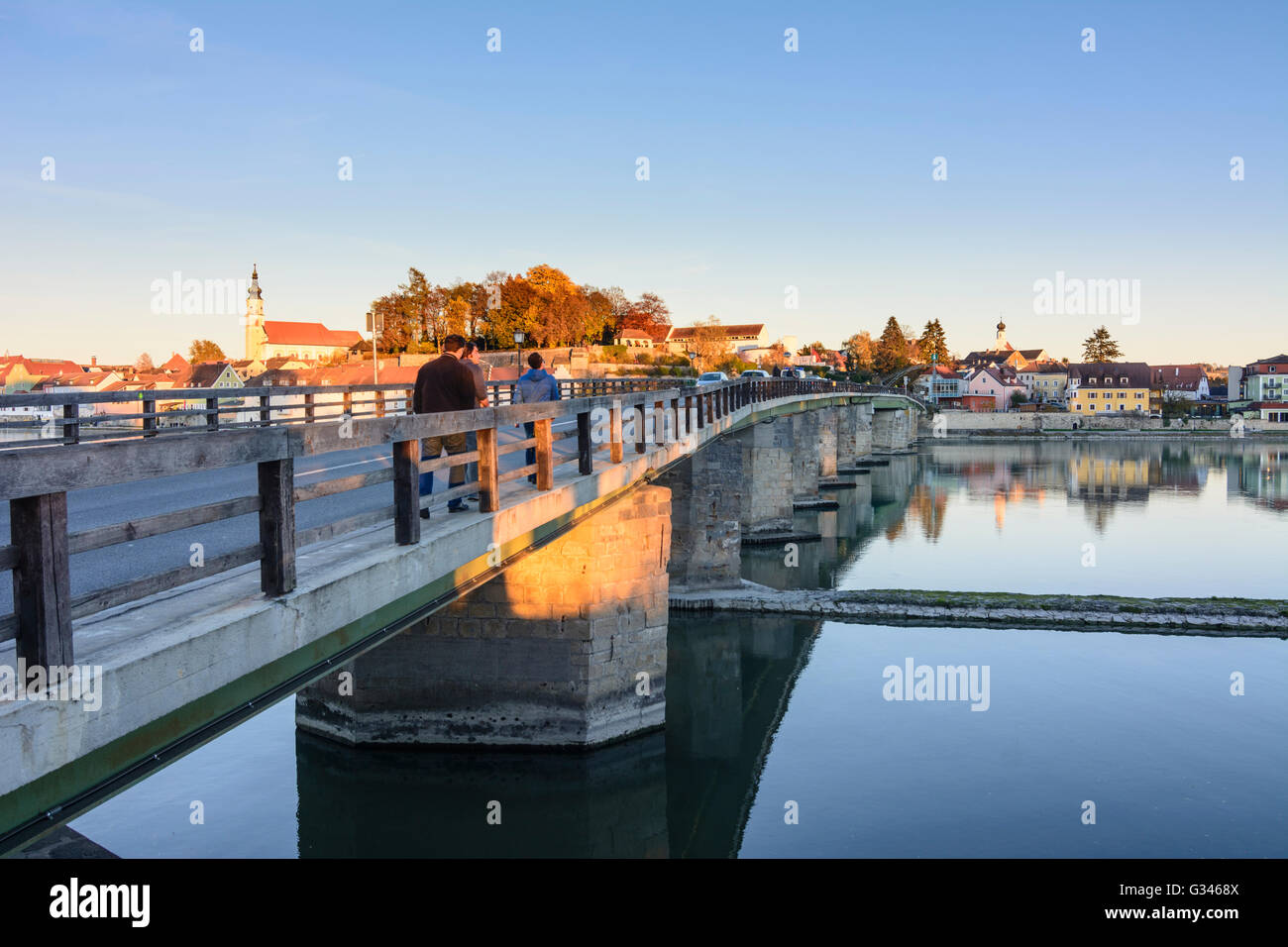 Ansicht von Schärding am Inn aus der alten Innbrücke, Österreich, Oberösterreich, Oberösterreich, Schärding Stockfoto