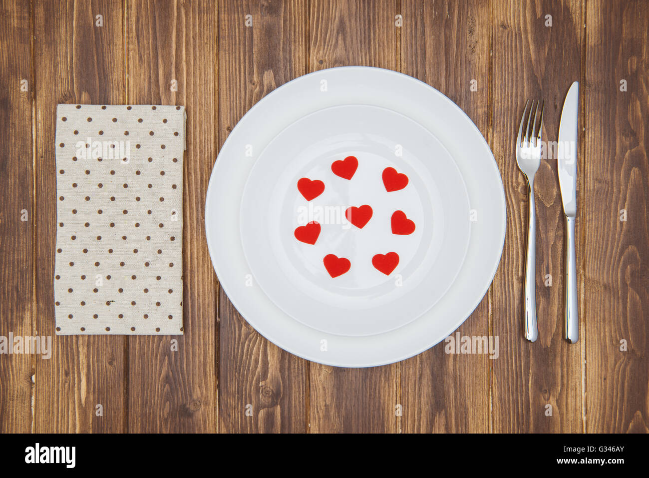 Feiern Sie Valentinstag, Herzen Form auf einen Teller, Romantik-Dinner Stockfoto