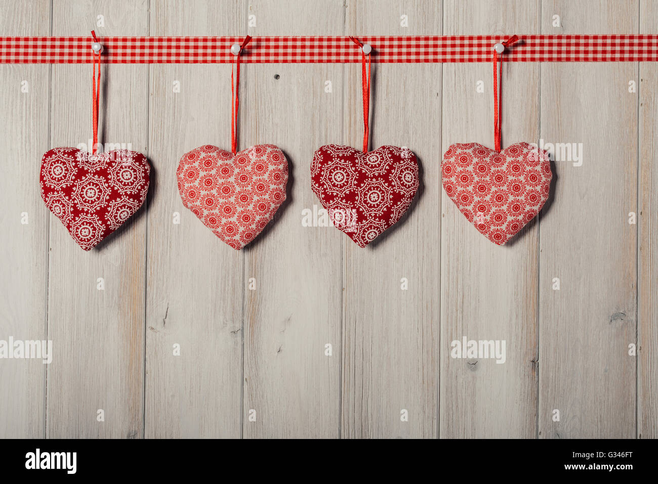 Herz-Form auf Vintage Holz-Hintergrund schmücken zum Valentinstag Stockfoto