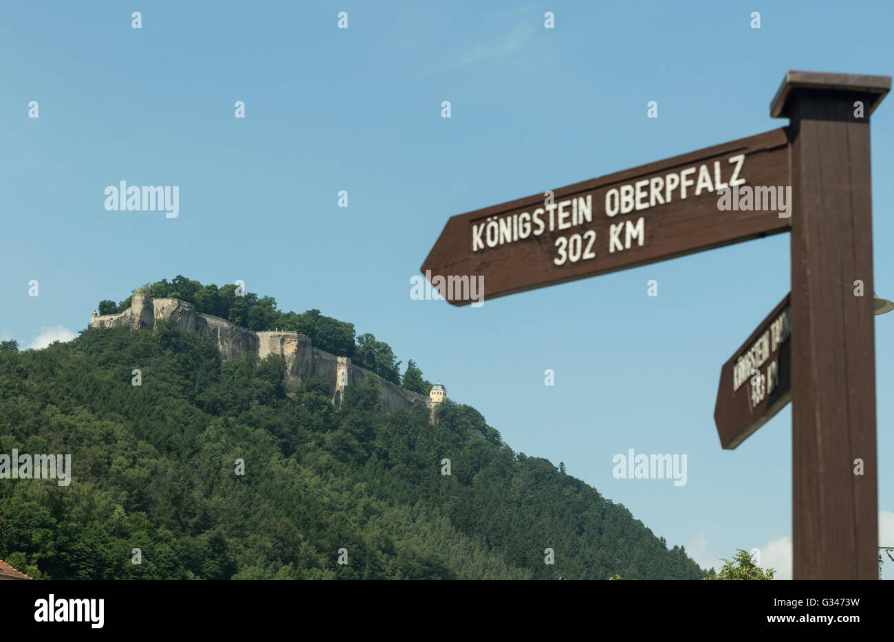 Wegweiser Richtung der Festung Königstein, Sachsen, Deutschland Stockfoto