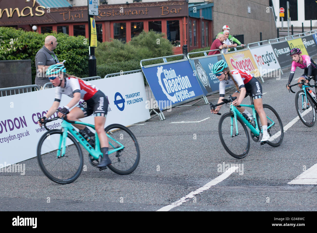 Croydon Zyklus Rennen 2016 Radfahren Criterium Pearl Izumi Tour Serie Matrix Fitness Frauenlauf Stockfoto