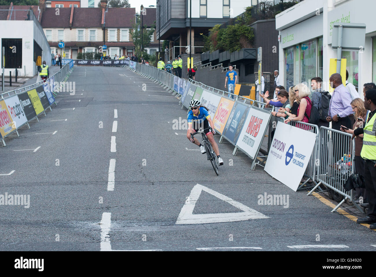 Nicola Toms Aprire HSS mieten Cyclin Croydon Zyklus 2016 Matrix Fitness Tour Rennserie Stockfoto