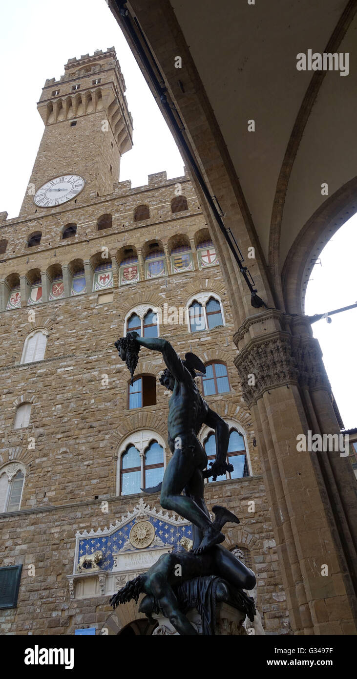 Piazza Signoria, Florenz, Italien Arnolfo Turm, Loggia dei Lanzi, Perseus von Benvenuto Cellini Stockfoto