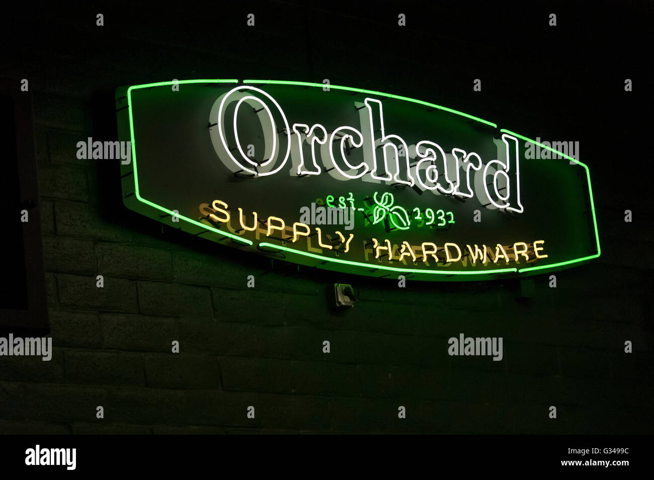 Eine Leuchtreklame für Obstgarten liefern und Hardware mit Hauptsitz in San Jose Kalifornien früher im Besitz der Sears, jetzt im Besitz von Lowes Stockfoto