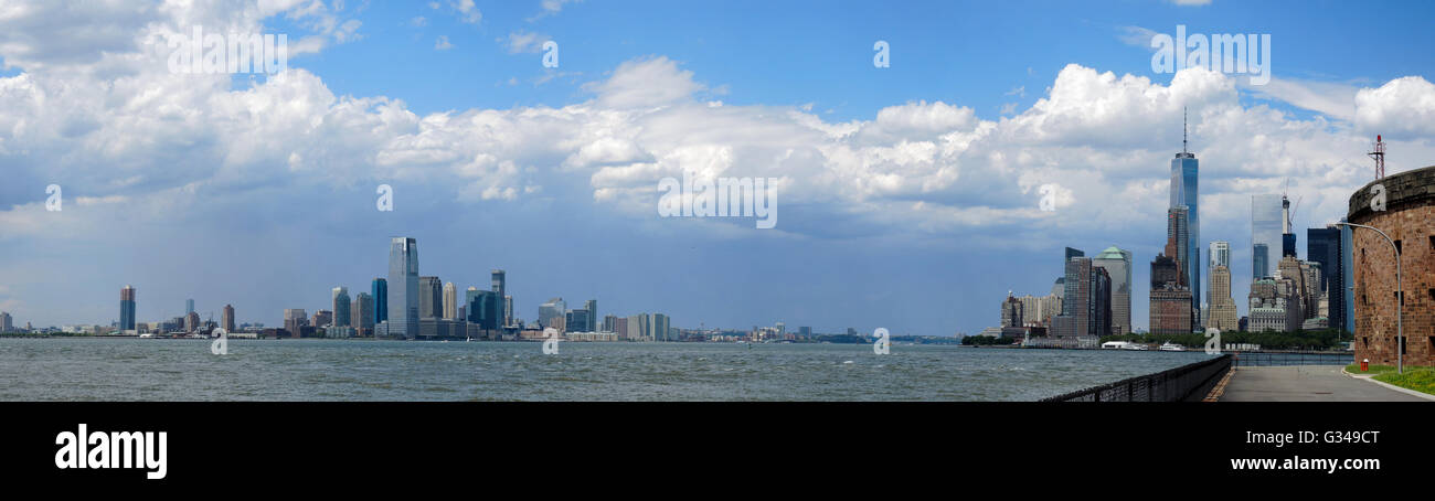 New York Skyline von Governors Island Stockfoto