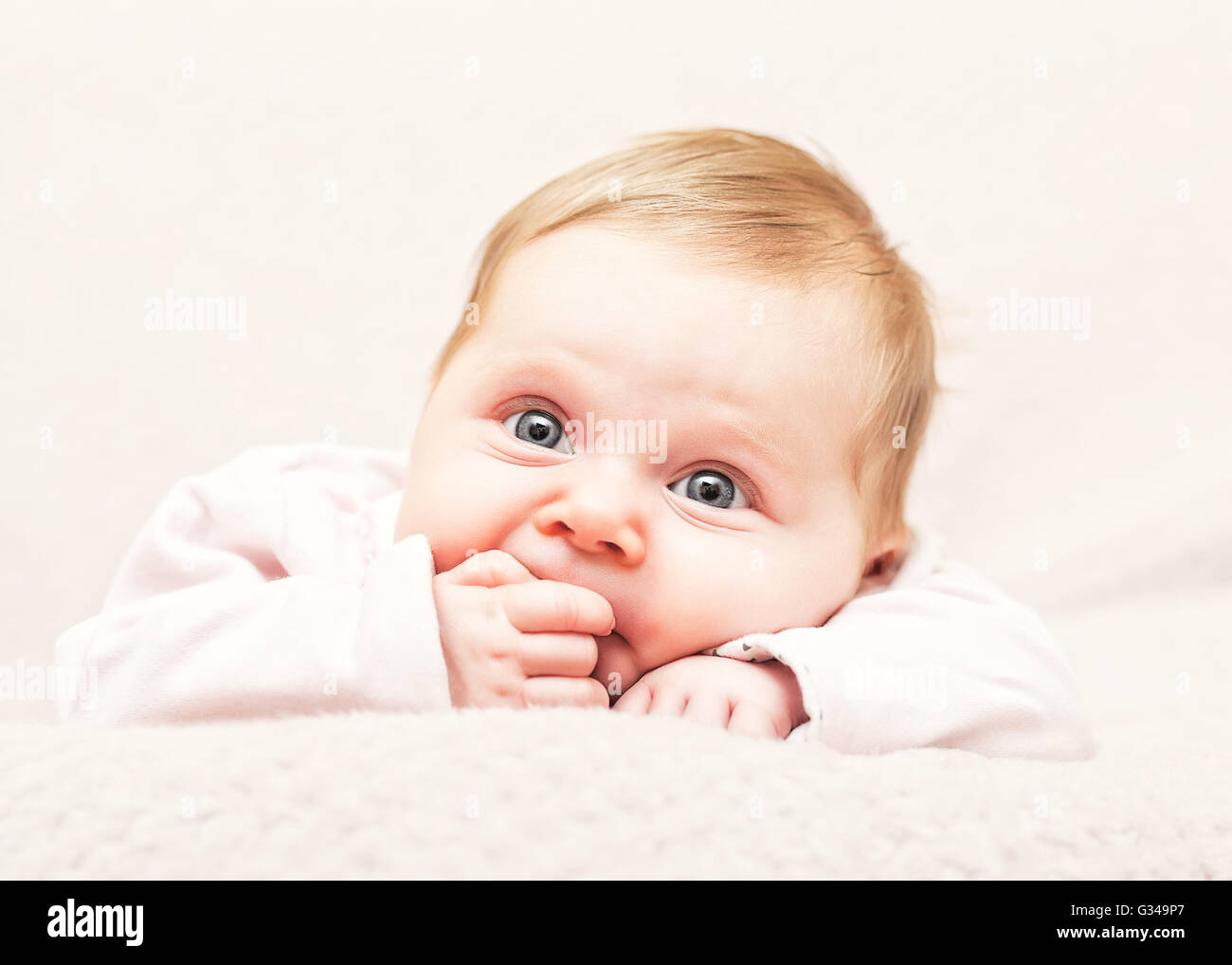 niedliche Baby Portrait schließen Sie herauf Bild Stockfoto