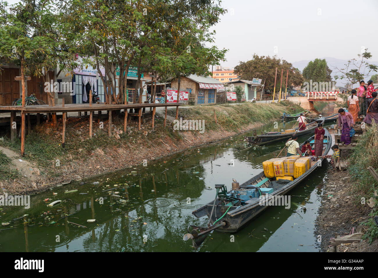 Longtail Boote Inle Lake Nyaungshwe Township von Taunggyi Bezirk der Shan-Staat, Teil des Shan Berge Myanmar Stockfoto