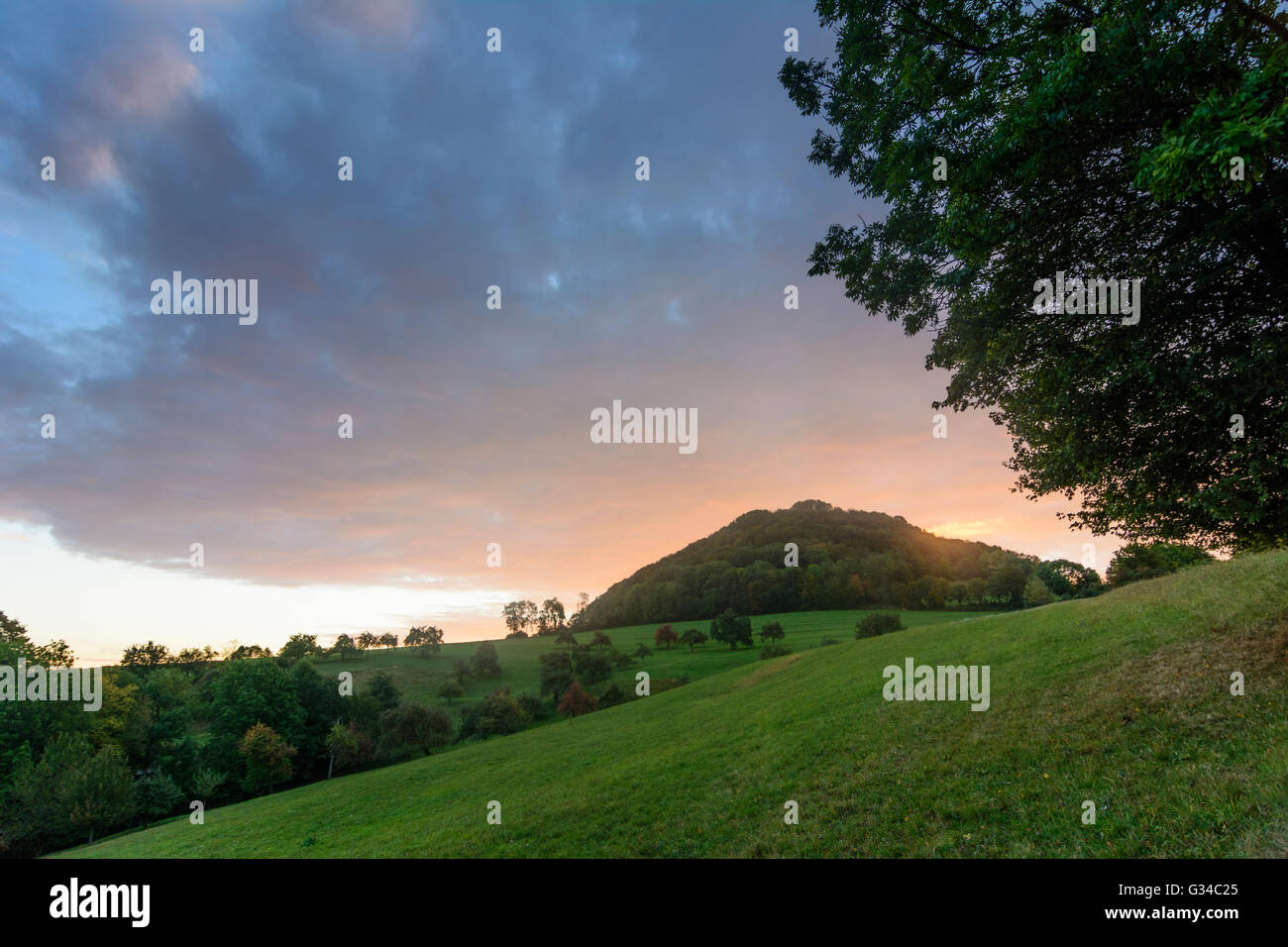Berg Hohenstaufen bei Sonnenaufgang, Deutschland, Baden-Württemberg, Schwäbische Alb, Schwäbische Alb, Göppingen Stockfoto